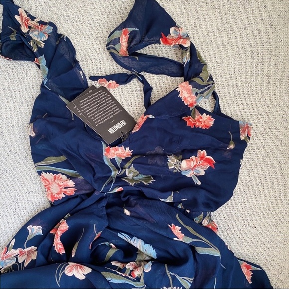 Reformation open back floral jumpsuit in navy ruffle shoulders - Picture 3 of 4